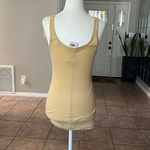 Vince Favorite Tank Top - Picture 4 of 10